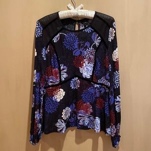 Guess women’s long sleeve top, floral print, Size XS